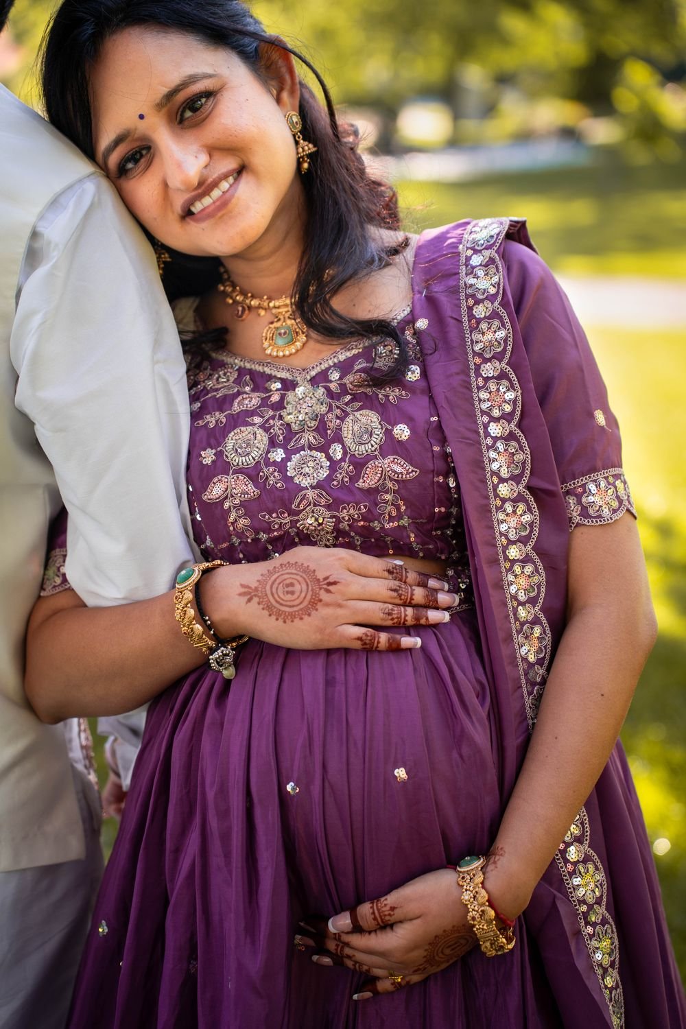 Maternity portrait session in a Windsor Ontario park